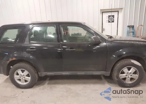 2011 Ford Escape Xls z USA, uszkodzony, nr VIN 1FMCU9C72BKB11215